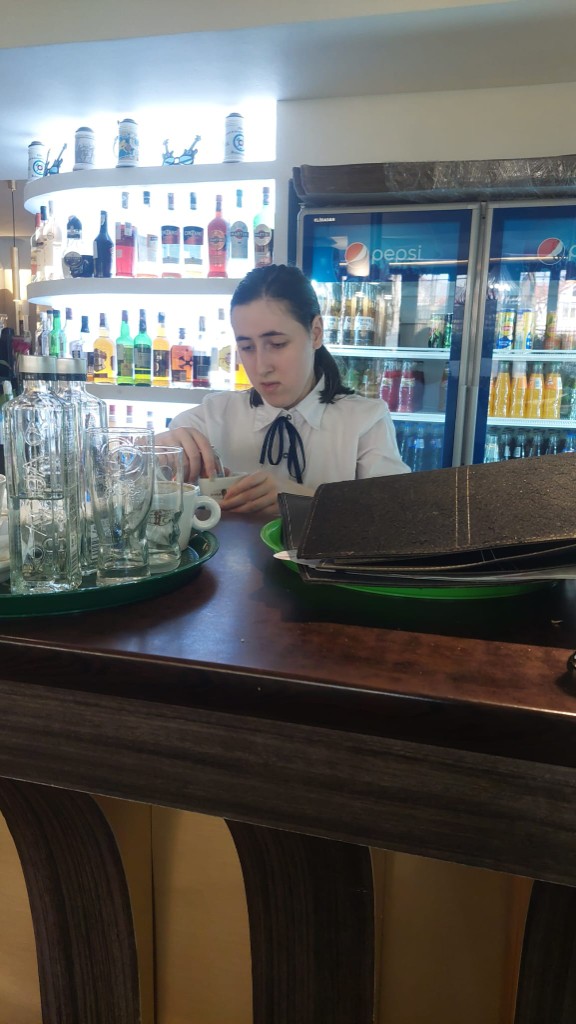 Lucru la bar